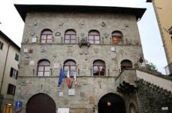 palazzo comune piazza mazzini pescia il tuo paese