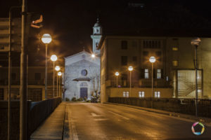 chiesa di san francesco vista di notte a Pescia