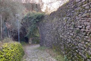 arco acquedotto percorsi storici birindelli mulattiera Barignano Monte a Pescia