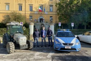 trattore istituto agrario Anzilotti rubato e ritrovato polizia commissariato Pescia