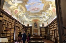 Dante Alighieri biblioteca capitolare lions pescia