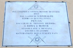 immagine evidenza piazza Mazzini lapide a Garibaldi Pescia
