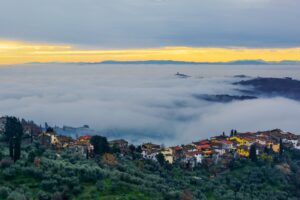 Nebbia_a_valle da San Gennaro verso Montecarlo (LU) Marco Pardi